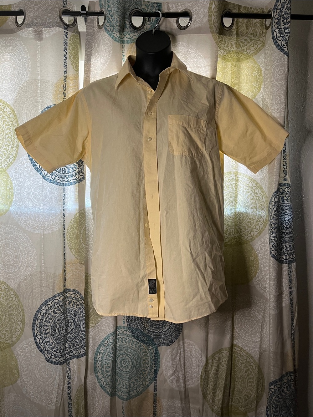 100% Cotton Dillards Short-Sleeve Button-Up Shirt in Pale Yellow